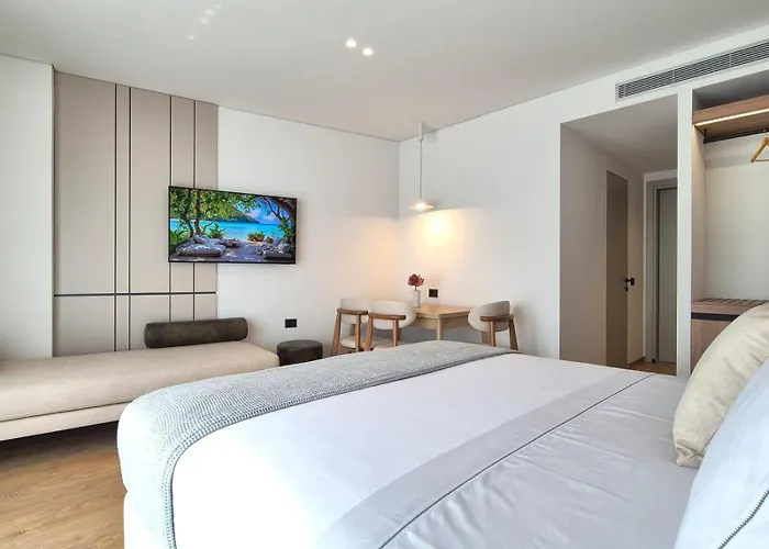 Helia Boutique - Seaside 4*